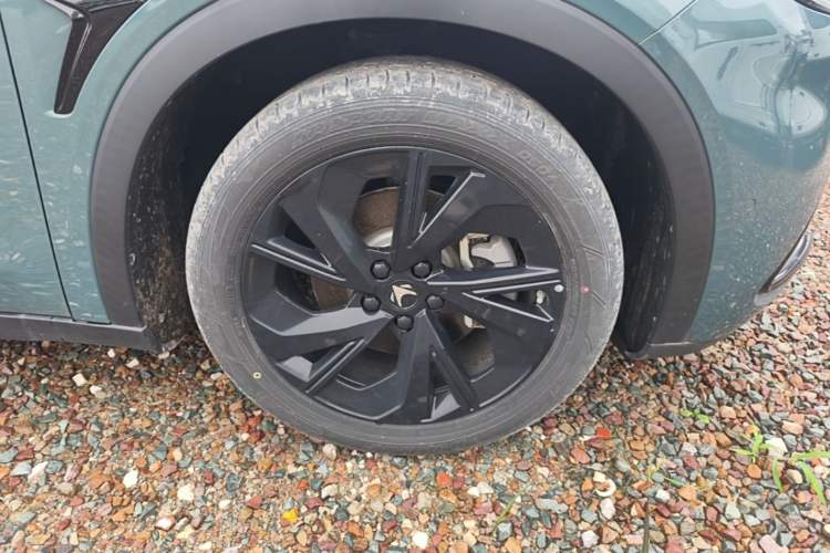 Used ARCFOX Alpha S 2023 735E+ Forest Edition 160kW Right Front Wheel Hub