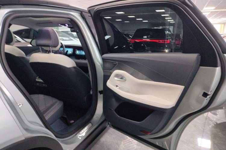 Used ARCFOX Alpha S 2023 650E Forest Edition PRO 175kw Right Rear Door Interior