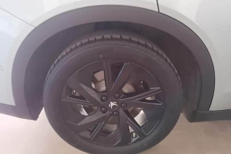 Used ARCFOX Alpha S 2023 735E+ Forest Edition 160kW Right Rear Wheel Hub