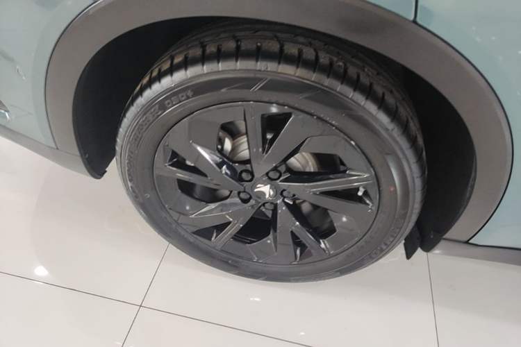Used ARCFOX Alpha S 2023 735E+ Forest Edition 160kW Right Rear Wheel Hub