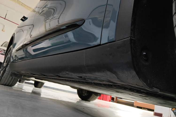 Used ARCFOX Alpha S 2023 525 Forest Edition 160kW Right Side Sill