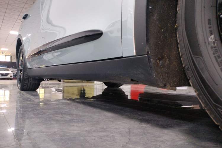 Used ARCFOX Alpha S 2023 650E Forest Edition PRO 175kw Right Side Sill