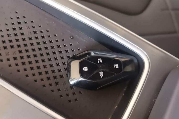 Used ARCFOX Alpha S 2023 735E+ Forest Edition 160kW Vehicle Key