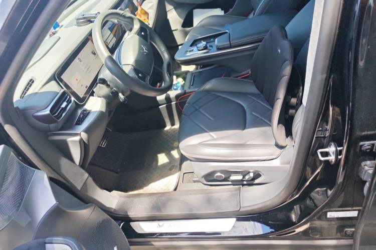 Used ARCFOX Alpha S 2023 603D Forest Edition 320kW Left Front Seat