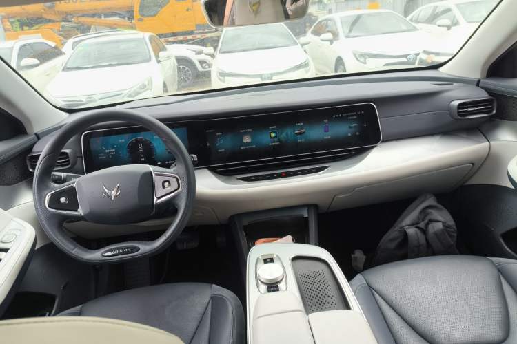 Used ARCFOX Alpha S 2023 525E Forest Edition 175kW Center Console