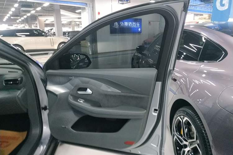 Used ARCFOX Alpha S 2023 735E+ Forest Edition 160kW Interior 5