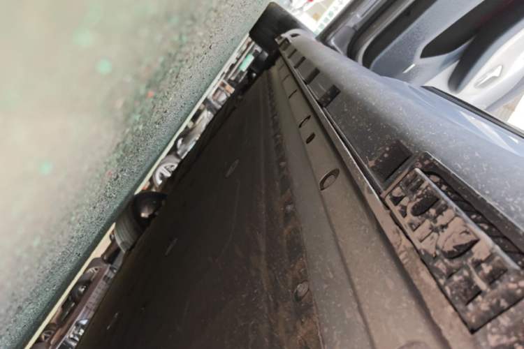 Used ARCFOX Alpha S 2023 650E Forest Edition PRO 175kw Left Side Sill