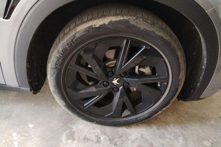 Used ARCFOX Alpha S 2023 525E Forest Edition 175kW Right Front Wheel Hub