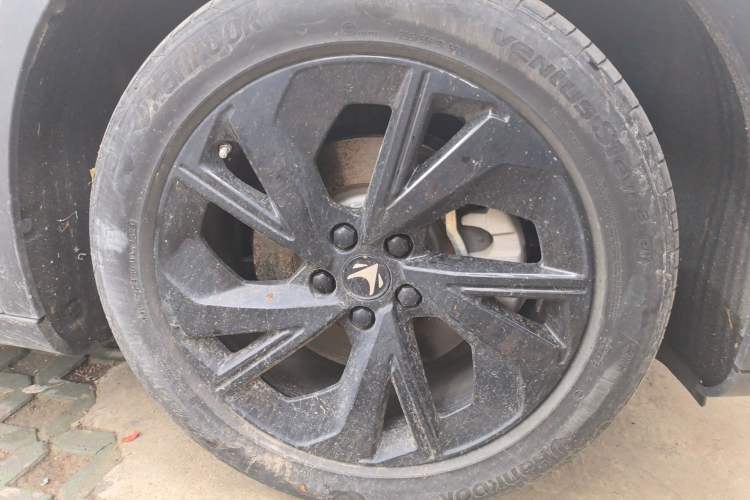 Used ARCFOX Alpha S 2023 525E Forest Edition 160kW Right Front Wheel Hub