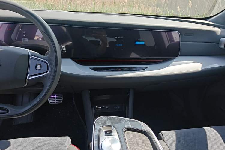 Used ARCFOX Alpha S 2023 Pioneer Edition Audio And AC Panel