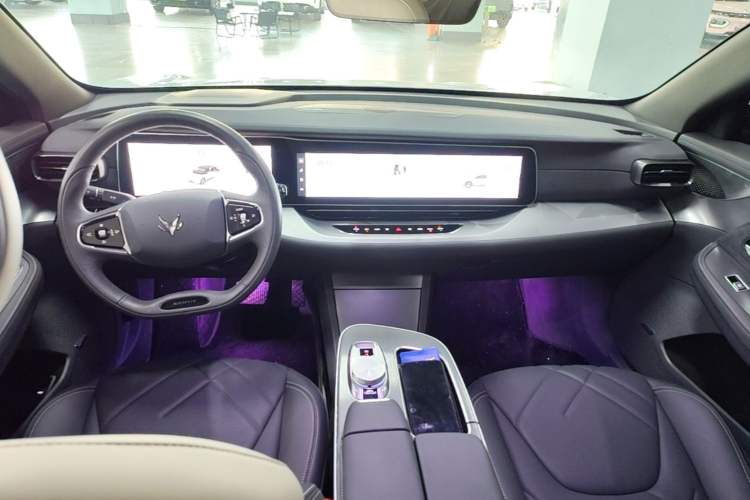 Used ARCFOX Alpha S 2023 650E Forest Edition PRO 175kw Center Console