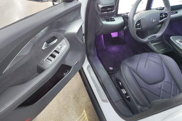 Used ARCFOX Alpha S 2023 650E Forest Edition PRO 175kw Driver Seat