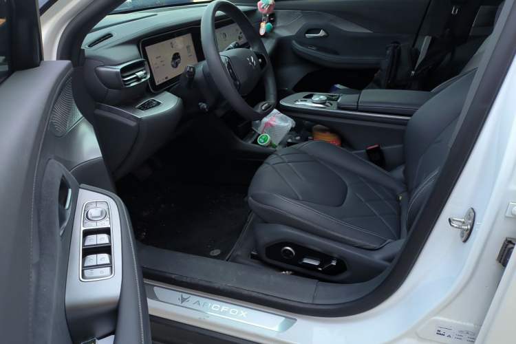 Used ARCFOX Alpha S 2023 650E Forest Edition PRO 175kw Driver Seat