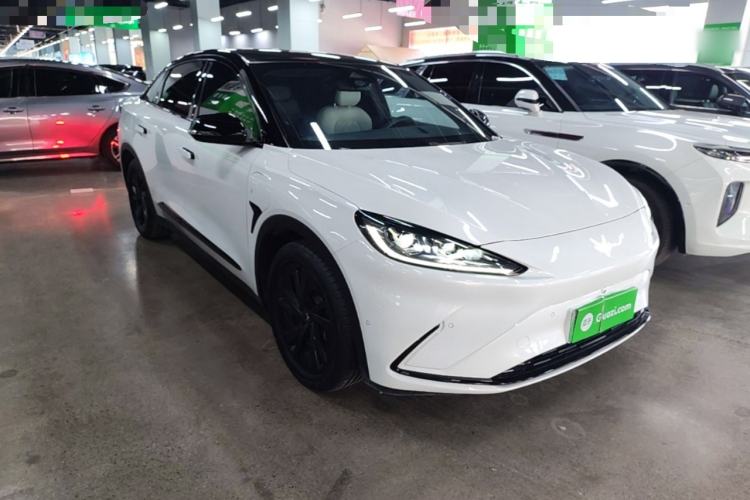 Used ARCFOX Alpha S 2023 650E Forest Edition PRO 175kw Front Right 45 Deg