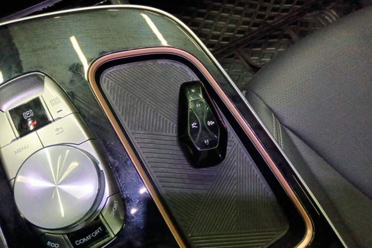 Used ARCFOX Alpha S 2023 525 Forest Edition 175kW Interior 1