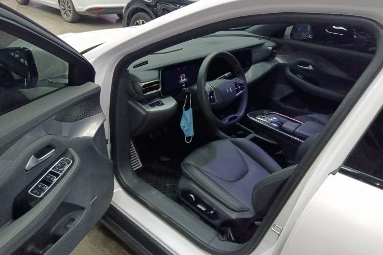 Used ARCFOX Alpha S 2023 525 Forest Edition 175kW Interior 3