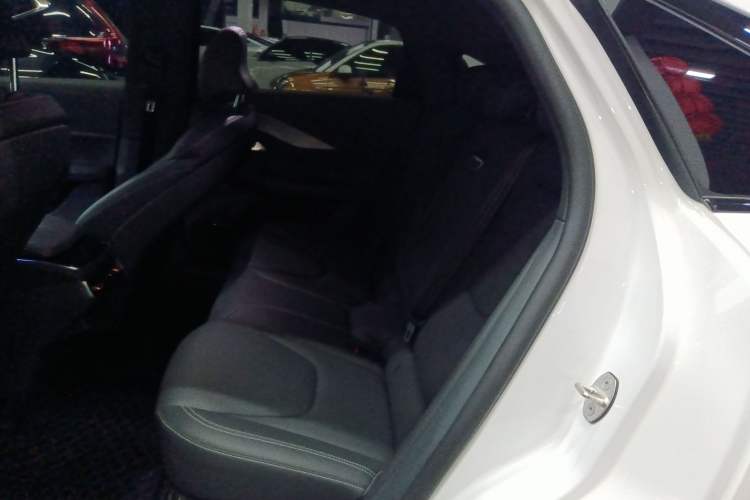 Used ARCFOX Alpha S 2023 525 Forest Edition 175kW Interior 4