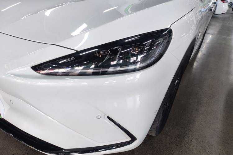 Used ARCFOX Alpha S 2023 650E Forest Edition PRO 175kw Left Front Headlight