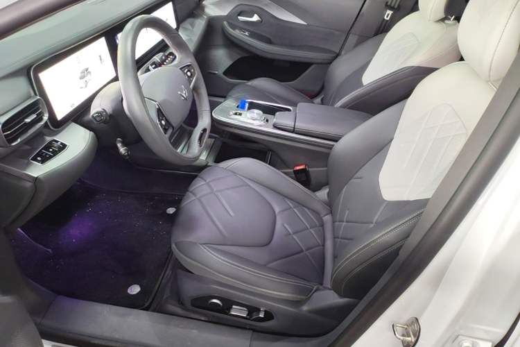 Used ARCFOX Alpha S 2023 650E Forest Edition PRO 175kw Left Front Seat