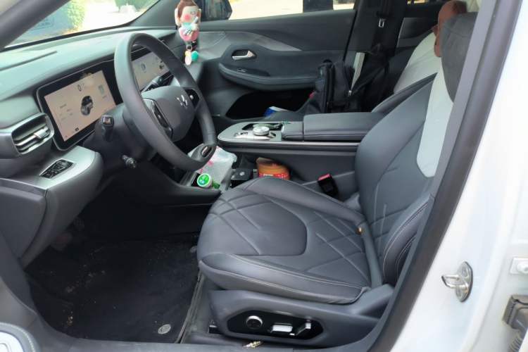 Used ARCFOX Alpha S 2023 650E Forest Edition PRO 175kw Left Front Seat