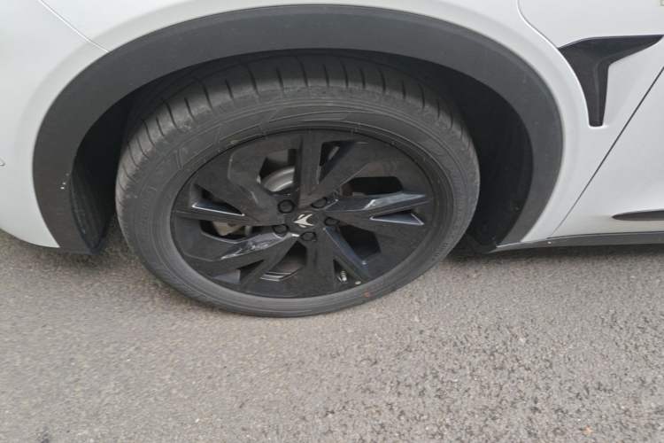 Used ARCFOX Alpha S 2023 735E+ Forest Edition 160kW Left Front Wheel Hub