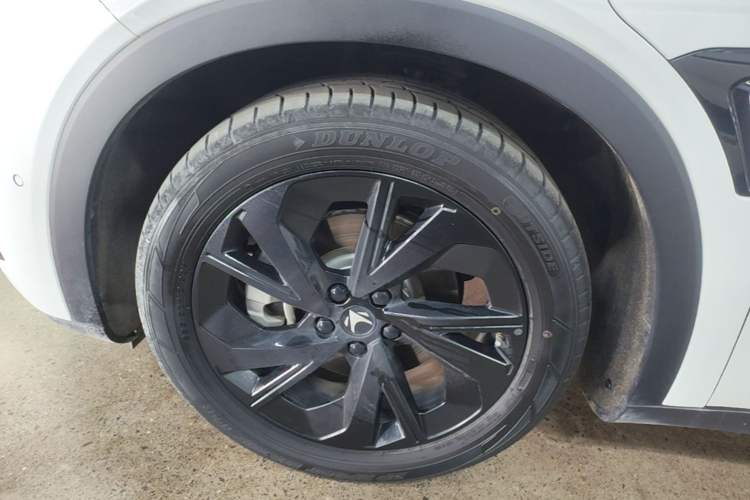 Used ARCFOX Alpha S 2023 650E Forest Edition PRO 175kw Left Front Wheel Hub