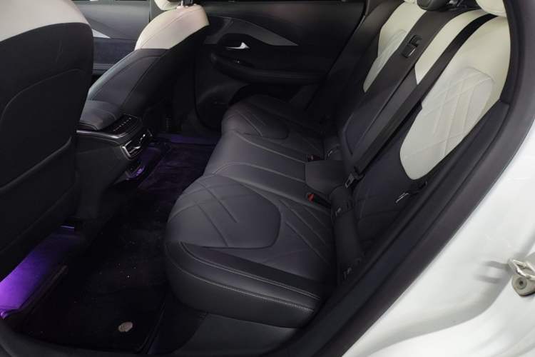 Used ARCFOX Alpha S 2023 650E Forest Edition PRO 175kw Left Rear Seat