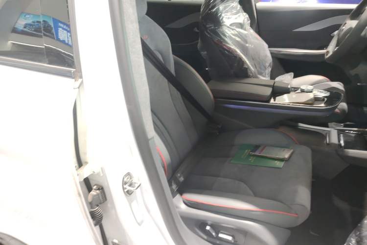 Used ARCFOX Alpha S 2023 Pioneer Edition Right Front Seat
