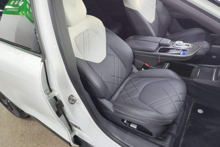 Used ARCFOX Alpha S 2023 650E Forest Edition PRO 175kw Right Front Seat