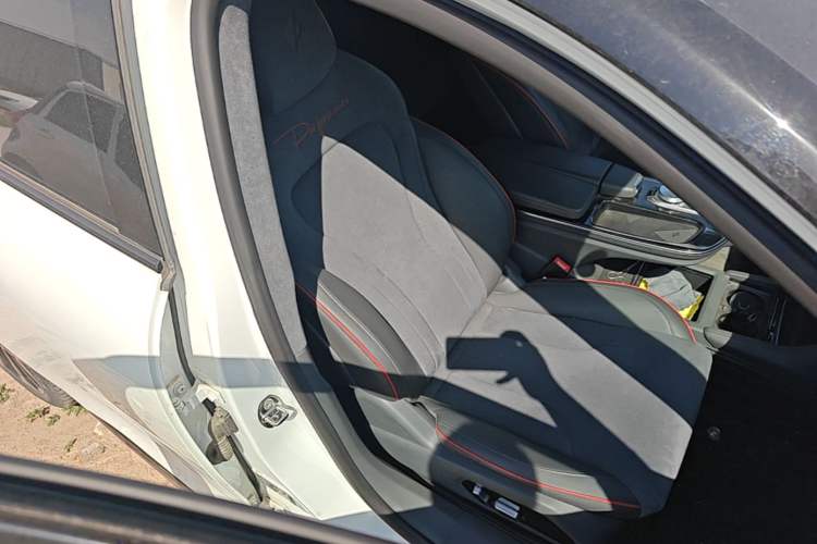 Used ARCFOX Alpha S 2023 Pioneer Edition Right Front Seat