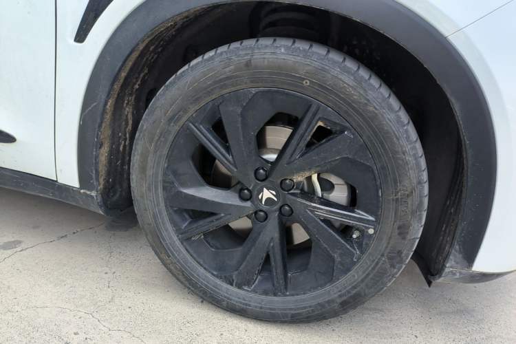 Used ARCFOX Alpha S 2023 650E Forest Edition PRO 175kw Right Front Wheel Hub