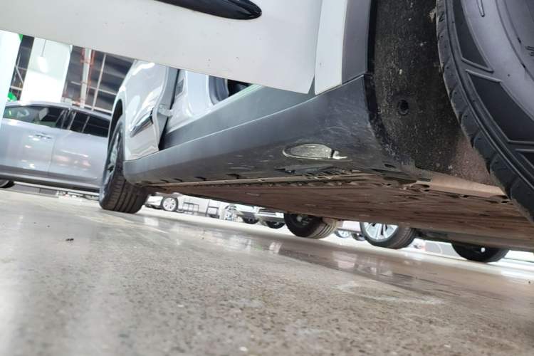 Used ARCFOX Alpha S 2023 650E Forest Edition PRO 175kw Right Side Sill