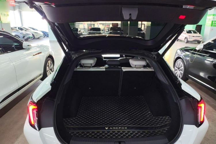 Used ARCFOX Alpha S 2023 650E Forest Edition PRO 175kw Trunk