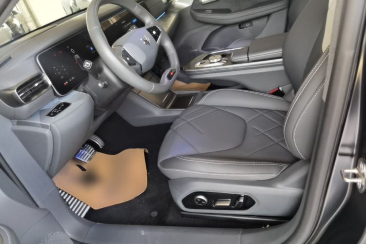 Used ARCFOX Alpha S 2024 Pioneer Edition PRO Left Front Seat