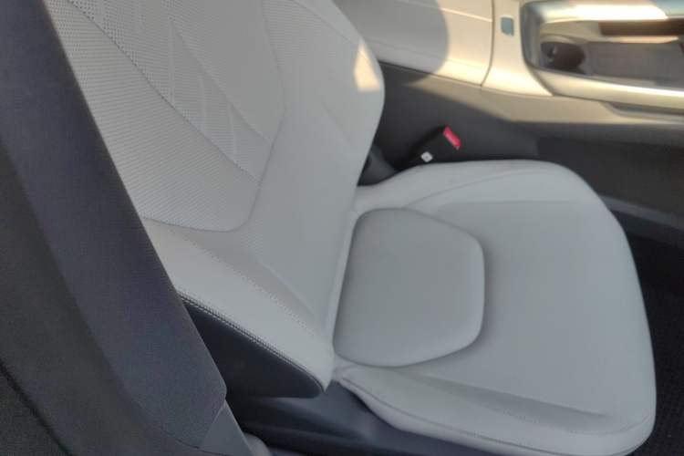 Used ARCFOX Alpha S5 2024 560PRO 185kW Right Front Seat