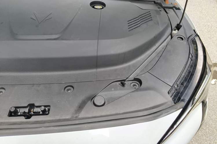 Used ARCFOX Alpha S5 2024 560MAX 185kW Engine Bay Left
