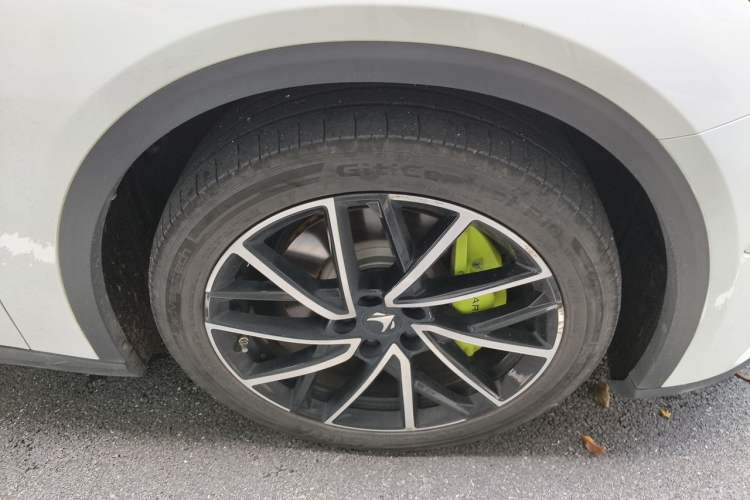 Used ARCFOX Alpha S5 2024 560MAX 185kW Right Front Wheel Hub