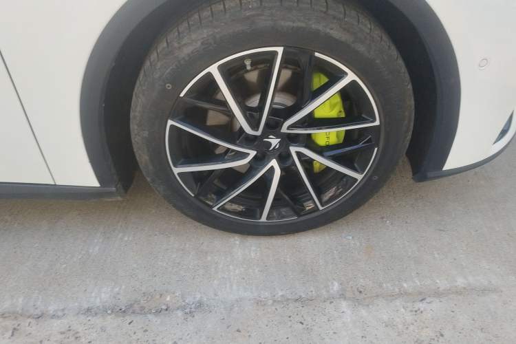 Used ARCFOX Alpha S5 2024 560MAX 185kW Right Front Wheel Hub