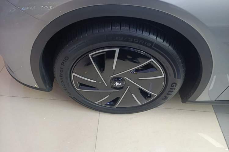 Used ARCFOX Alpha S5 2024 560PRO 185kW Left Front Wheel Hub