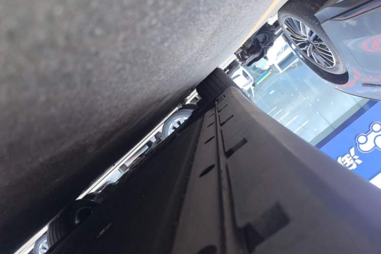 Used ARCFOX Alpha S5 2024 560PRO 185kW Left Side Sill
