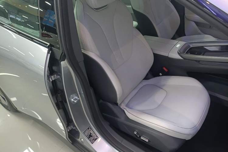 Used ARCFOX Alpha S5 2024 560PRO 185kW Right Front Seat