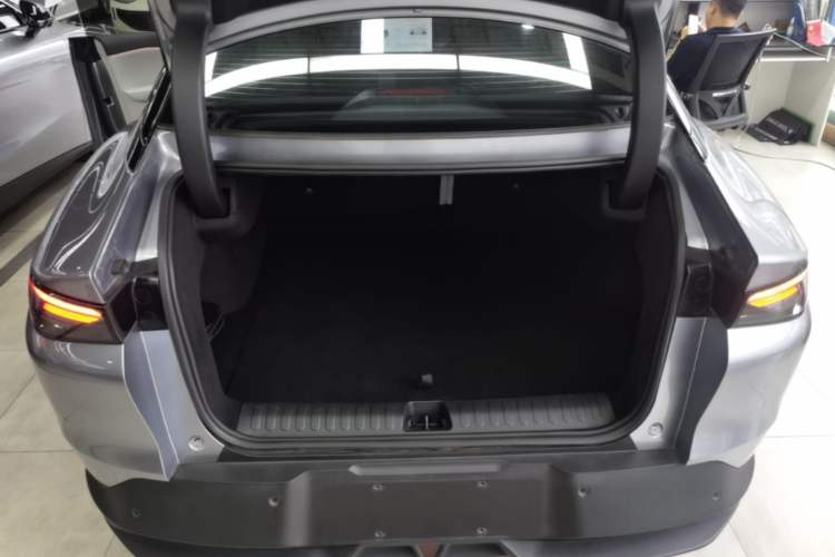 Used ARCFOX Alpha S5 2024 560MAX 185kW Trunk
