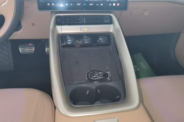 Used ARCFOX Alpha S5 2024 708MAX 200kW Gear Lever