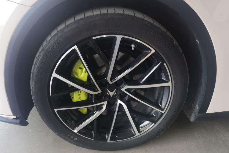 Used ARCFOX Alpha S5 2024 650ULTRA 390kW Left Front Wheel Hub