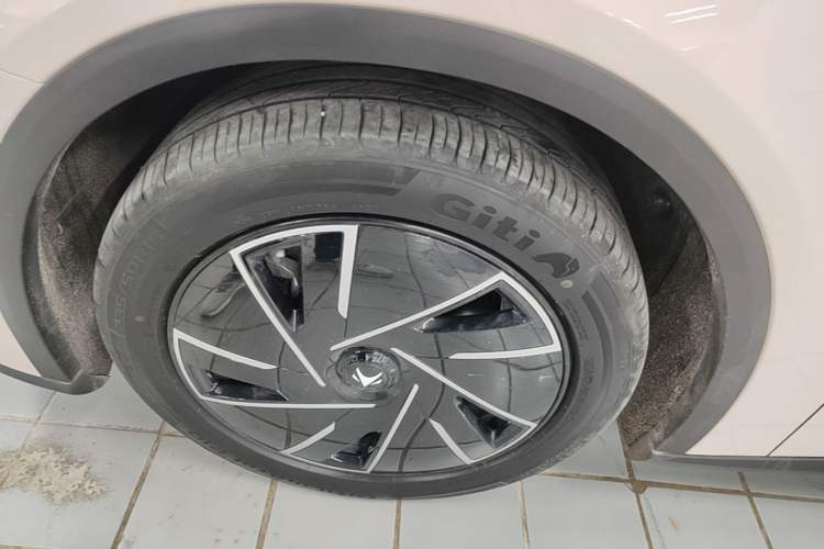 Used ARCFOX Alpha S5 2024 560PRO 185kW Left Front Wheel Hub