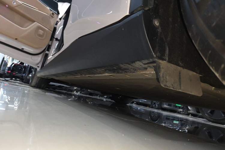 Used ARCFOX Alpha S5 2024 708MAX 200kW Left Side Sill