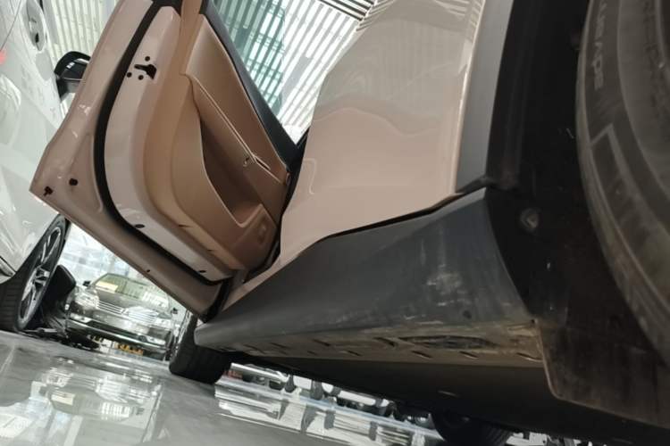 Used ARCFOX Alpha S5 2024 560PRO 185kW Left Side Sill