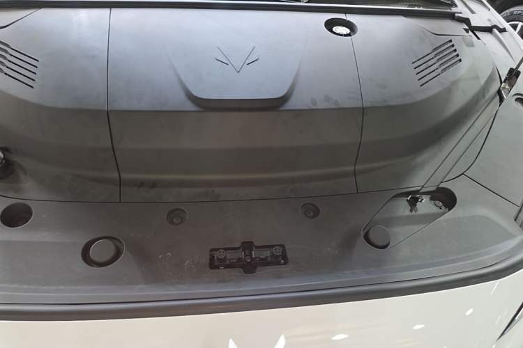Used ARCFOX Alpha S5 2024 560MAX 185kW Engine Bay Left