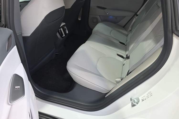 Used ARCFOX Alpha S5 2024 560MAX 185kW Left Rear Seat