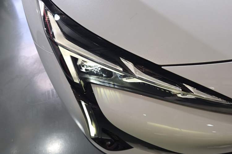 Used ARCFOX Alpha S5 2024 560MAX 185kW Right Front Headlight
